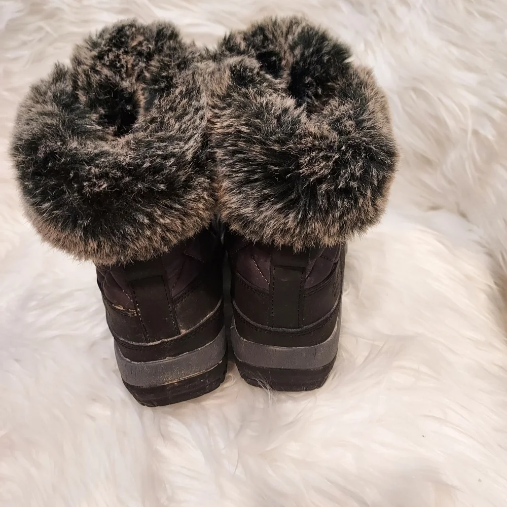 QUILTED Bearpaw black fur top fleece lined lace up winter waterproof boots sz 8